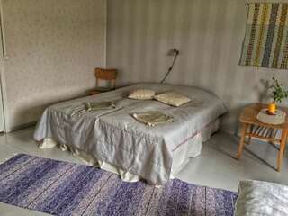Отели типа «постель и завтрак» Mulikan HillTon B&B Pääjärvi Семейный номер с общей ванной комнатой-9